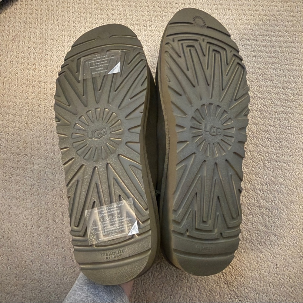 New Uggs Classic Slippers Green | 12 - Picture 5 of 6